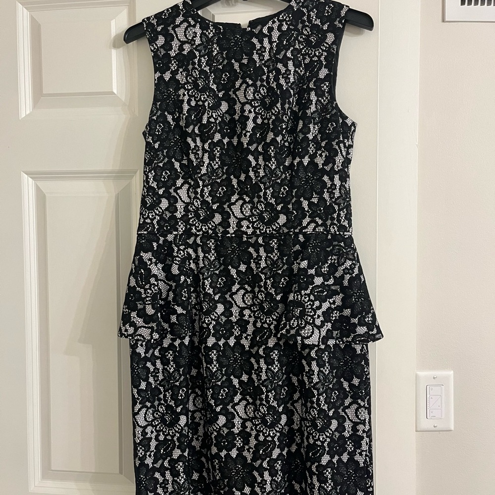 Black and white sleeveless lace peplum style dress. Shoshanna size 8.